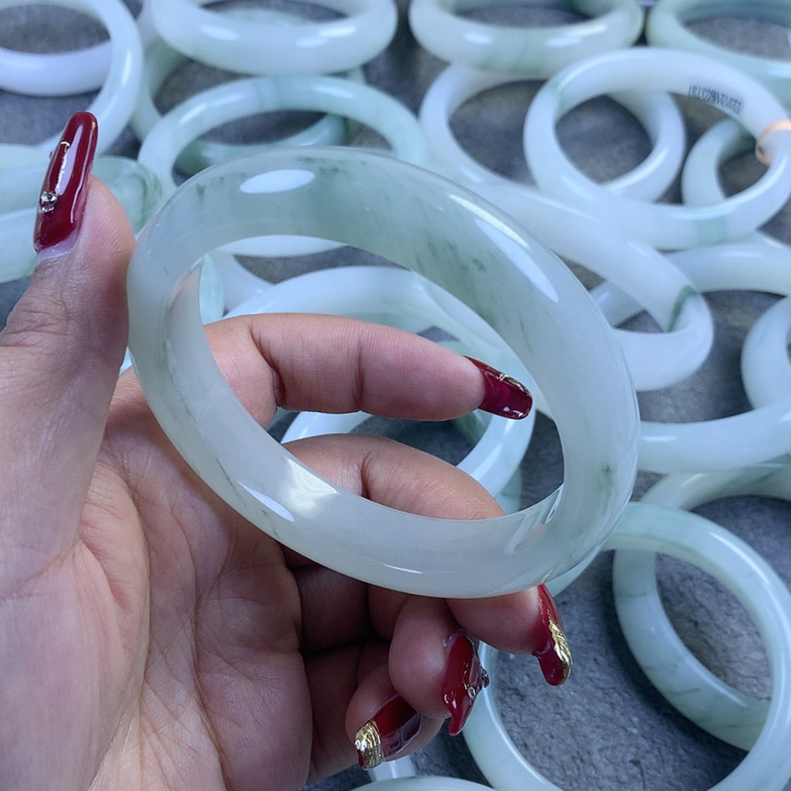 【闪购商品】石英质玉手镯未镶嵌
