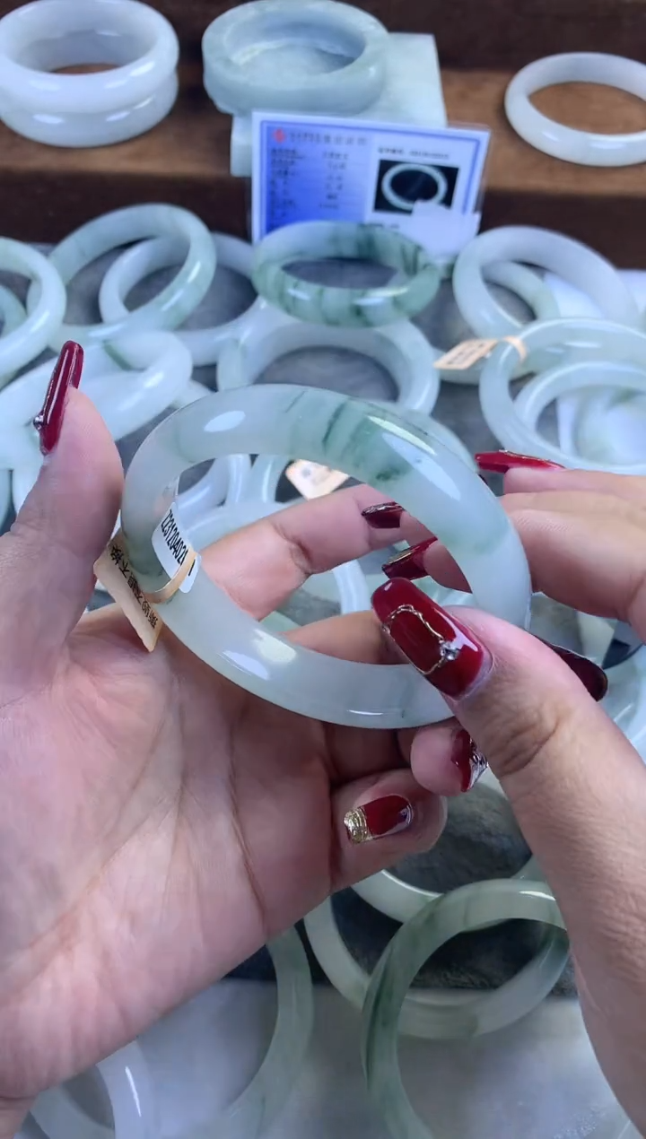 【闪购商品】石英质玉（天山翠）手镯未镶嵌....