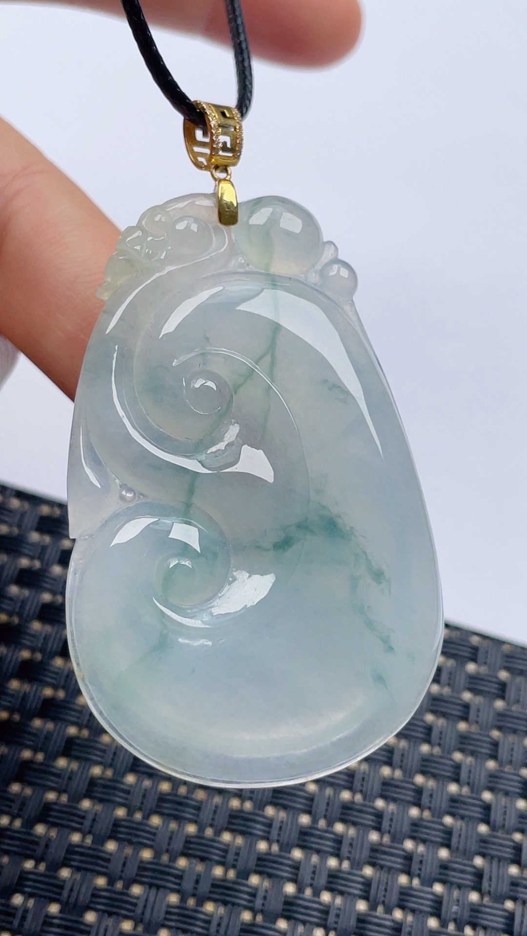 缅甸天然翡翠A货冰飘花如意吊坠尺寸58.6-37.5-6.1