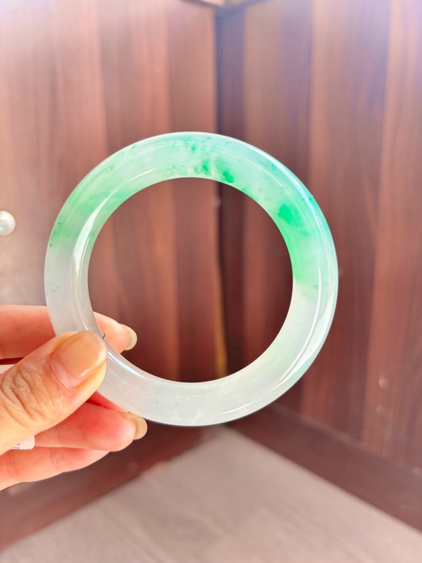 独龙玉天然圆条半山水