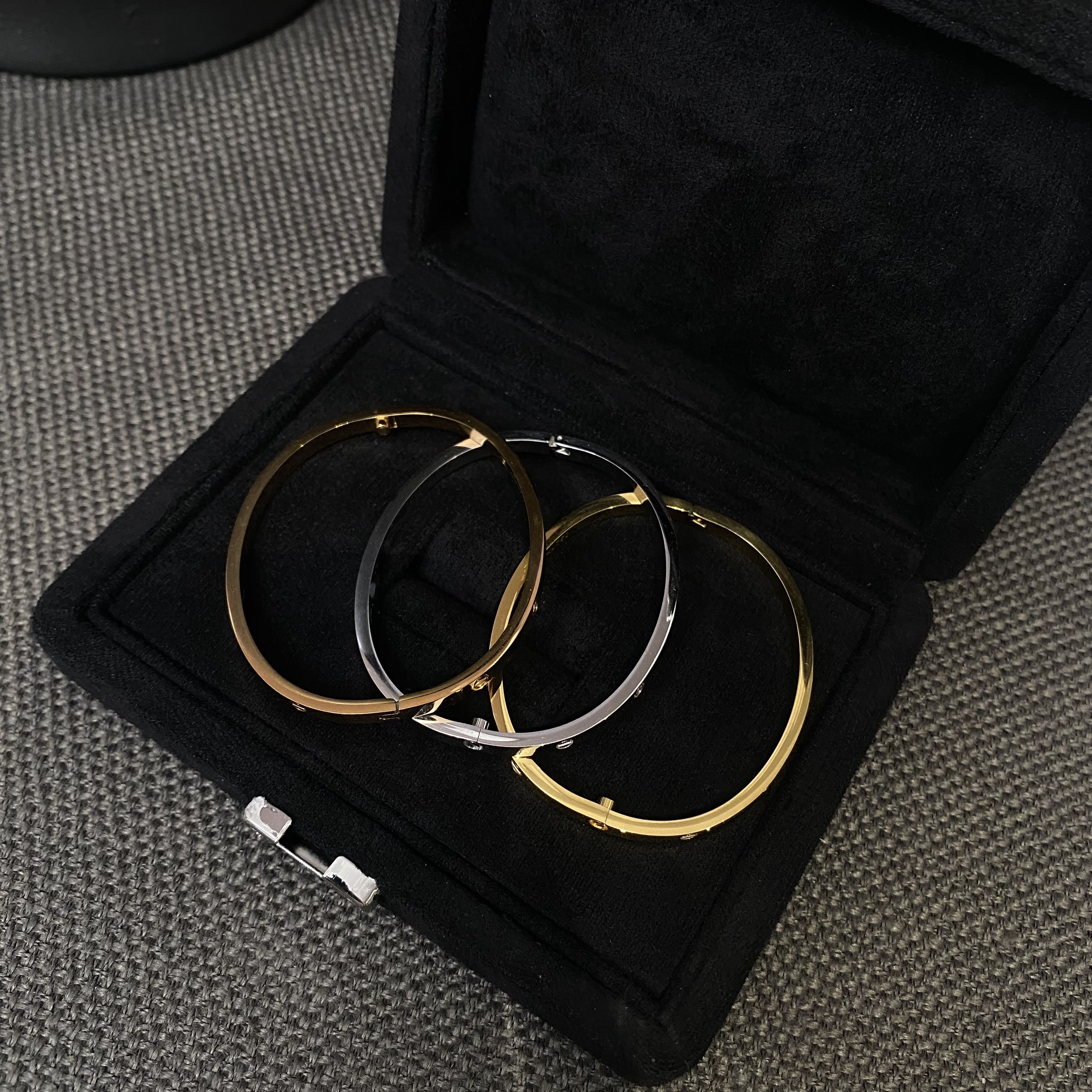 铜合金合成锆石手镯 （窄版）经典圈圈手镯K5727气质轻奢时尚百搭