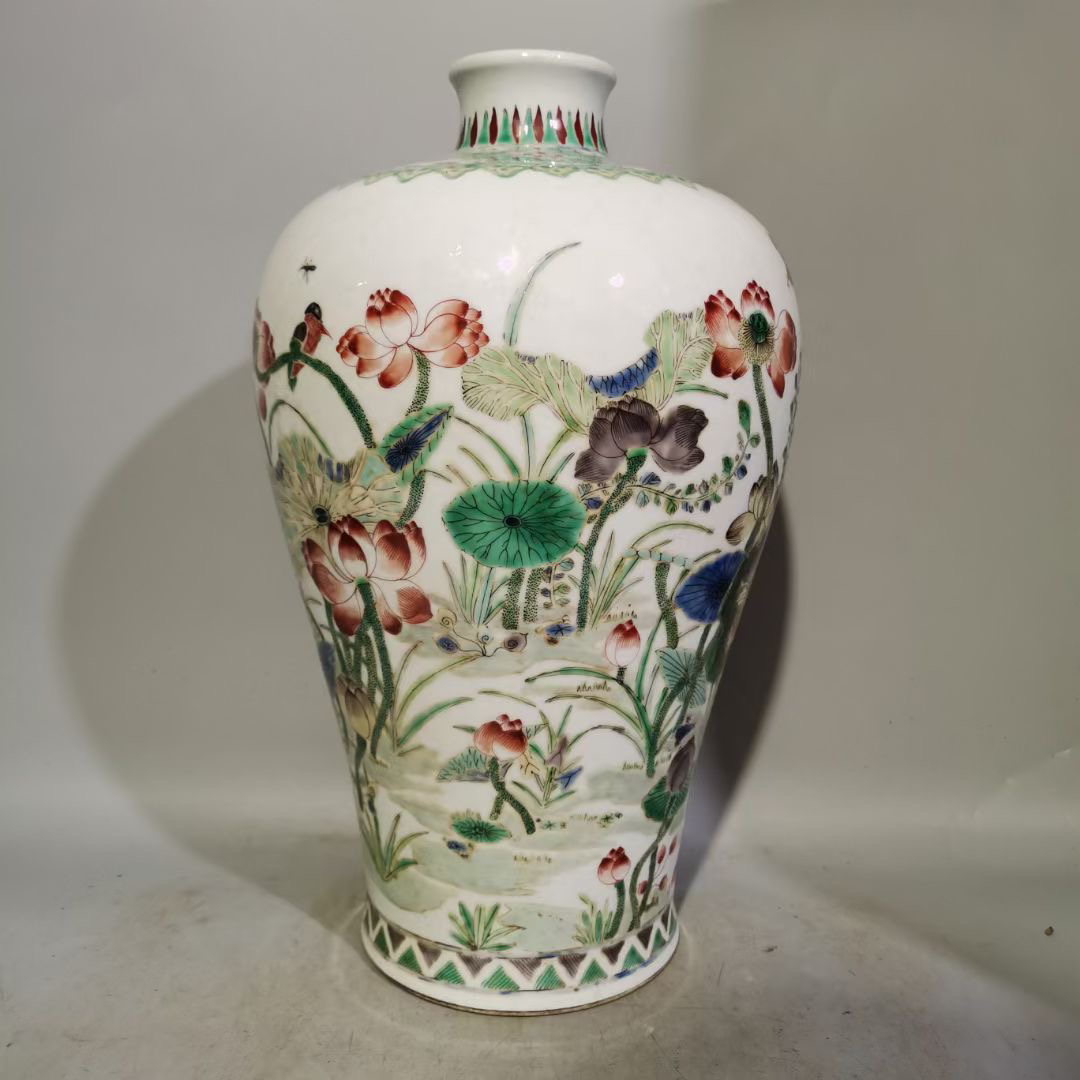 五彩莲花大件梅瓶