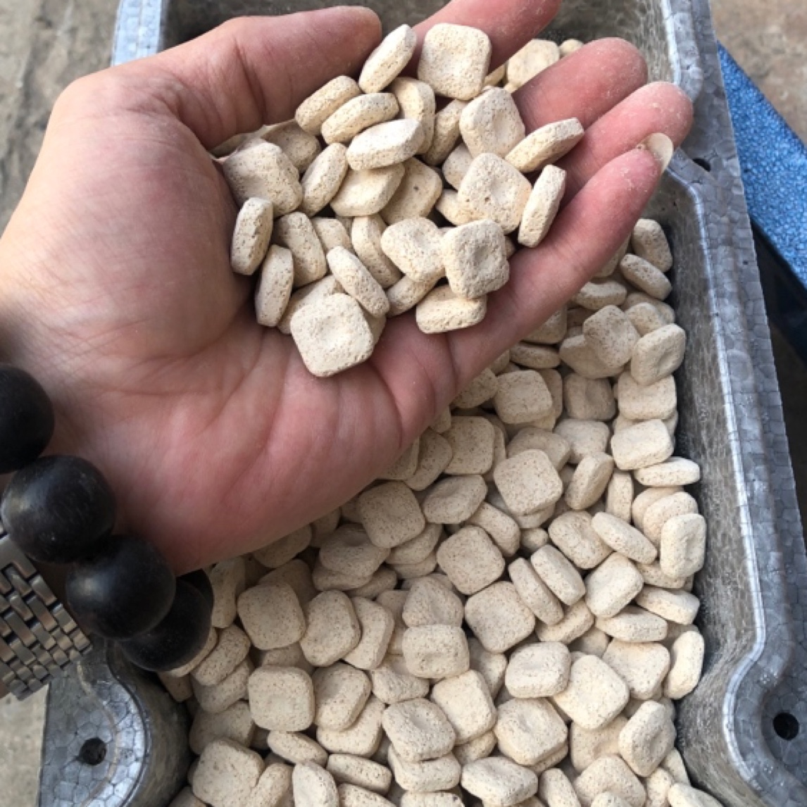 鱼缸滤材砖家！龙鳞美小方砖、9升一箱，打造空气缸分解氨氮和硝酸盐