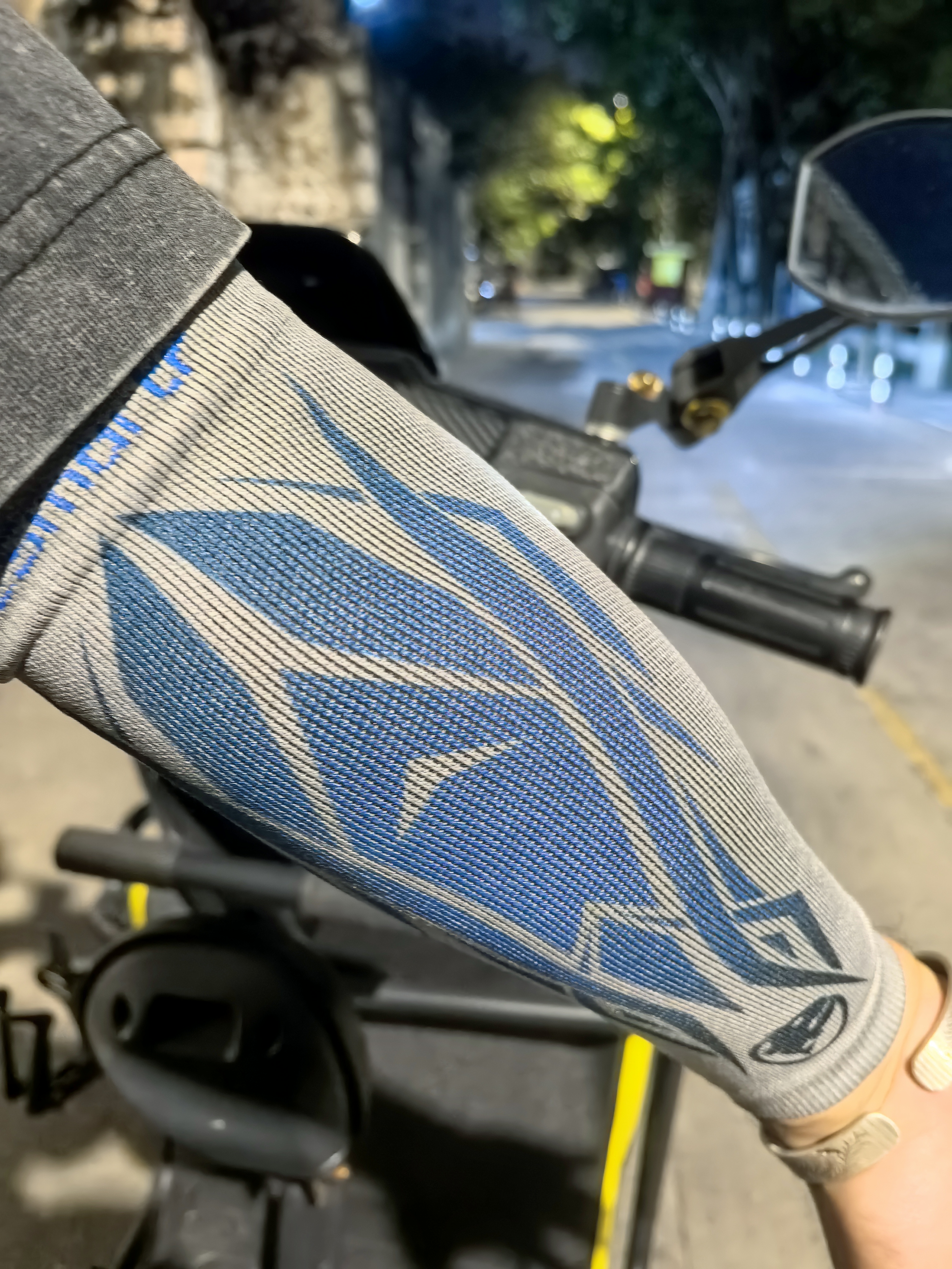 攀爬户外打球必备护臂速干硅胶内里压缩袖套