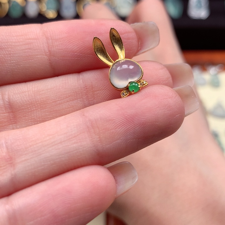 翡翠颈饰18K金镶嵌要***点兔子