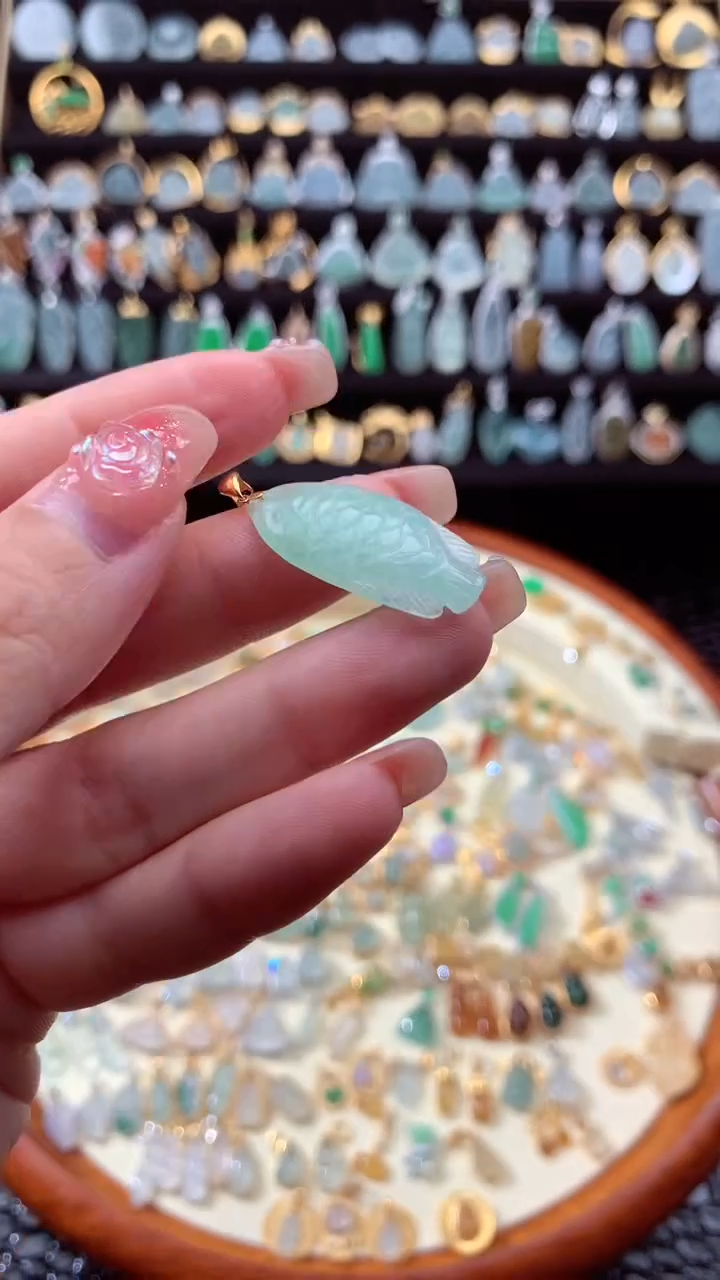 【闪购商品】翡翠颈饰18K金镶嵌鱼