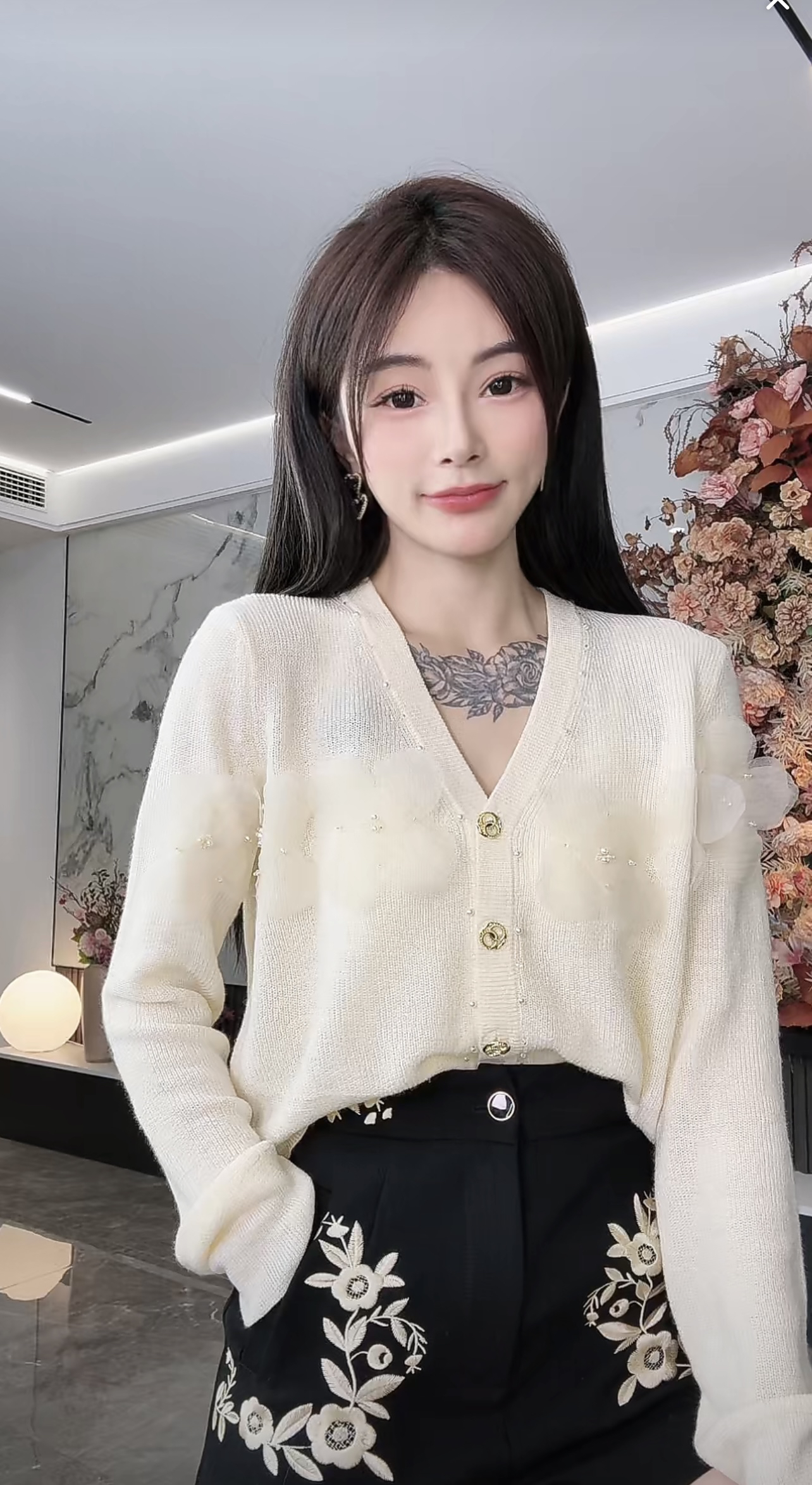 【磊磊】春季上新减龄立体花朵珍珠镶钻V领针织开衫上衣#8825