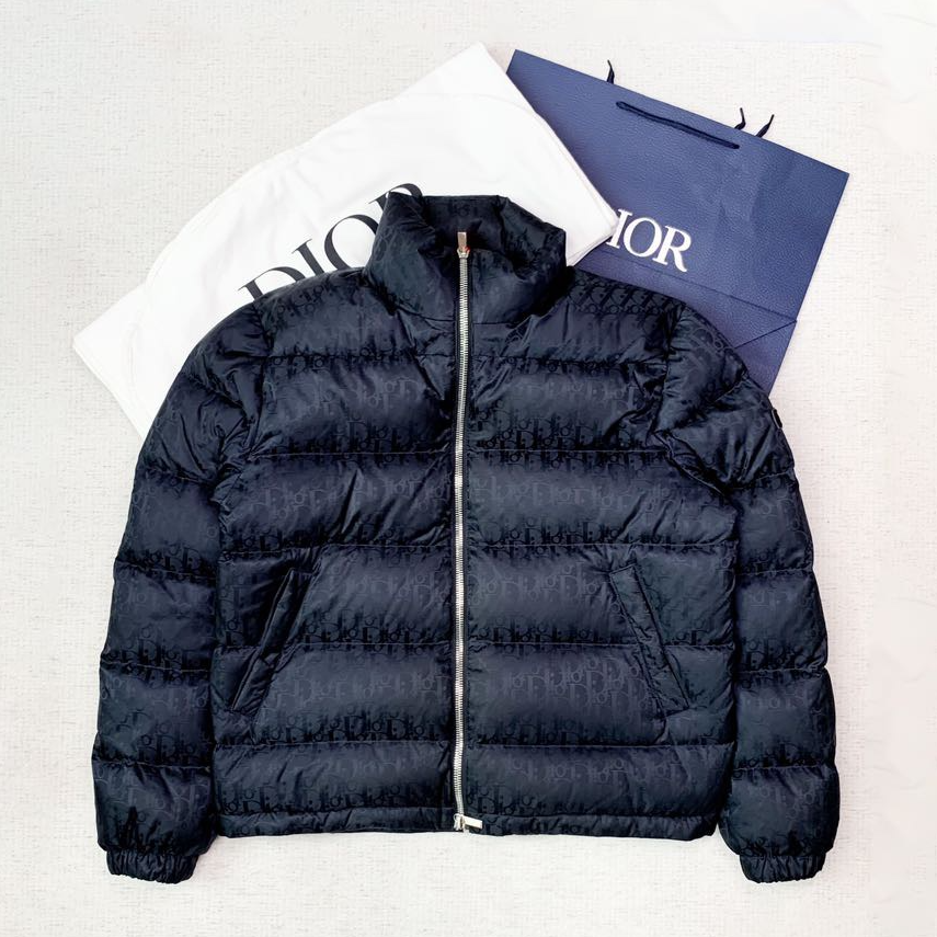 未使用 DIOR/迪奥 满印logo羽绒服46编码xb1732