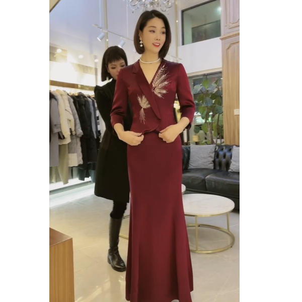 5215-11喜妈妈喜婆婆新款编花酒红色连衣裙轻奢高级时尚礼服长裙