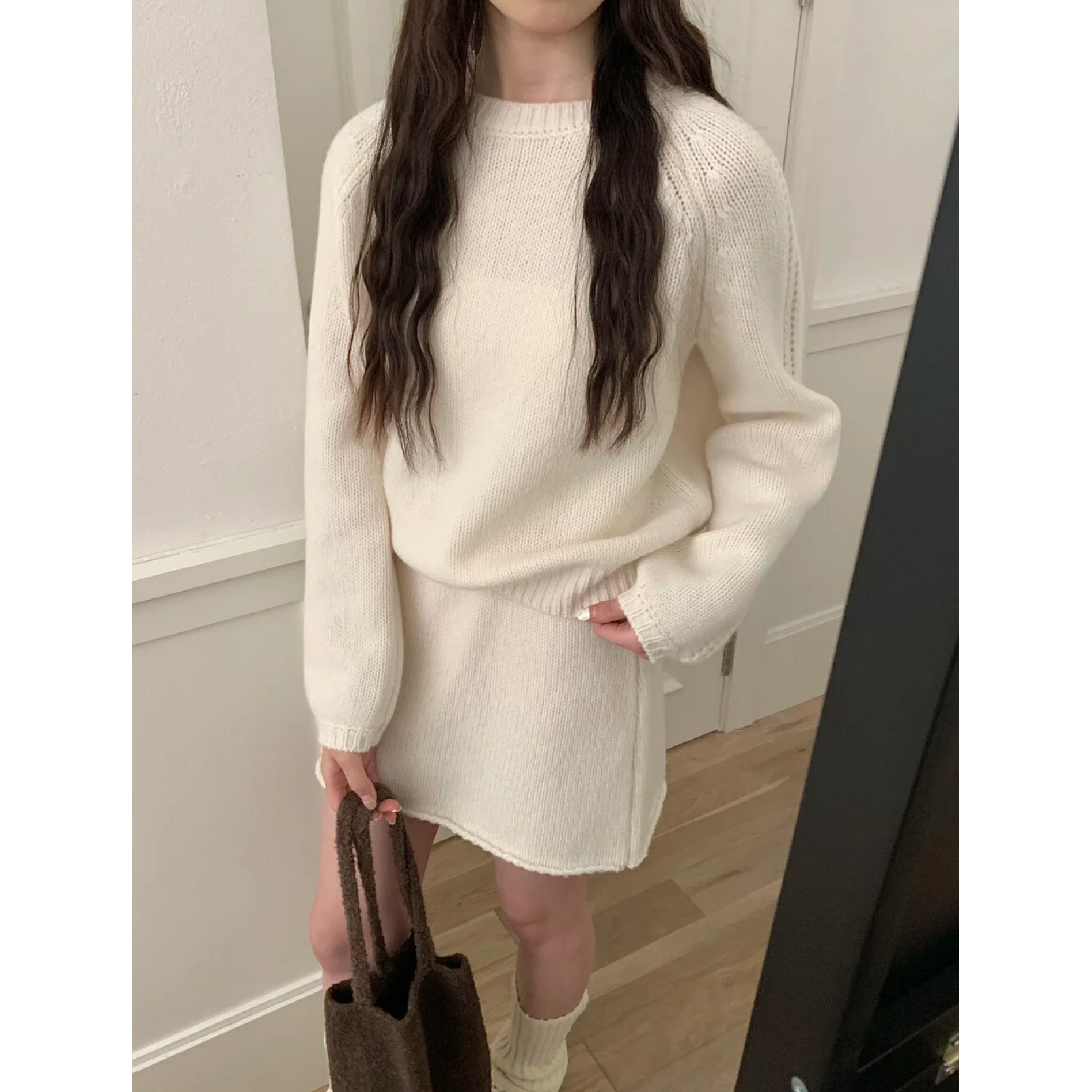 秋冬韩版圆领长袖针织上衣女2024秋冬新款慵懒风软糯短裙宽松显瘦