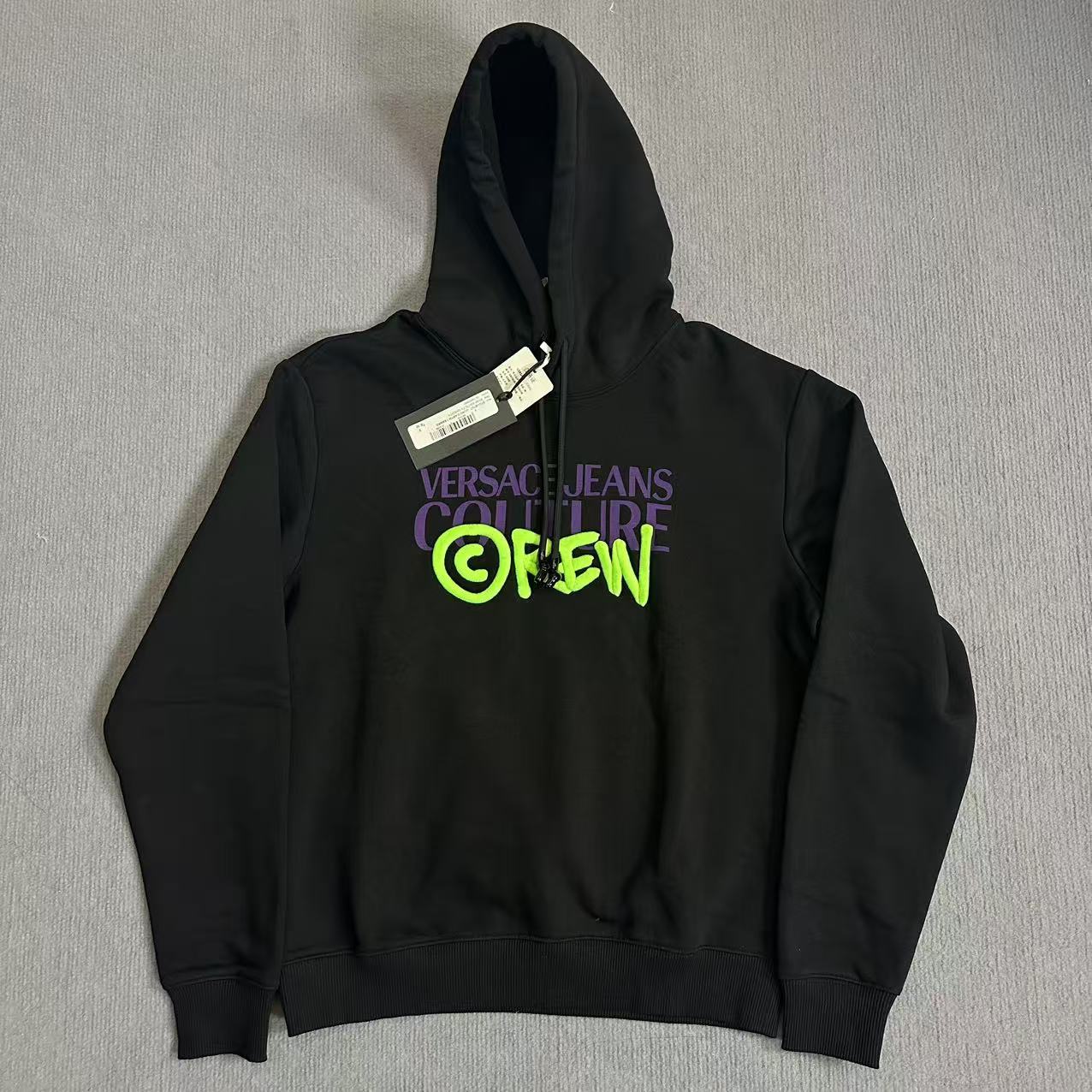 全新未使用/范思哲/黑色字母刺绣连帽加绒卫衣/ M码