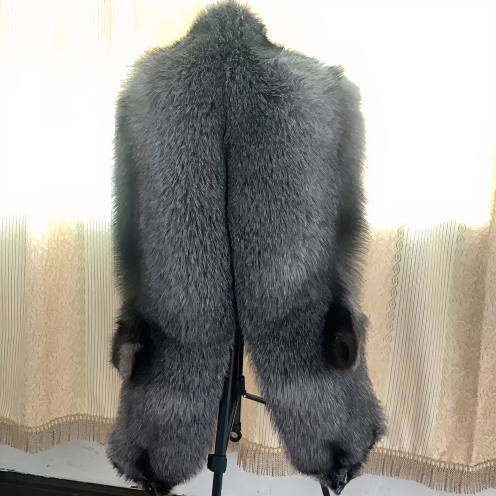 2022秋冬季新款芬兰进口银兰真毛轻奢披肩