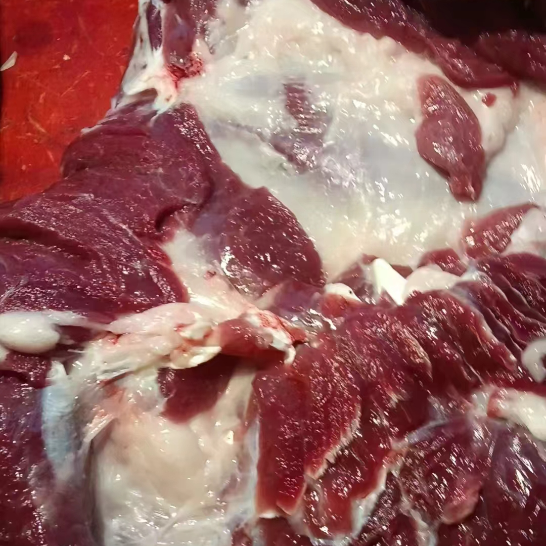 【散养黑土猪前后腿肉现秤现发】农村散养黑土猪五谷喂养