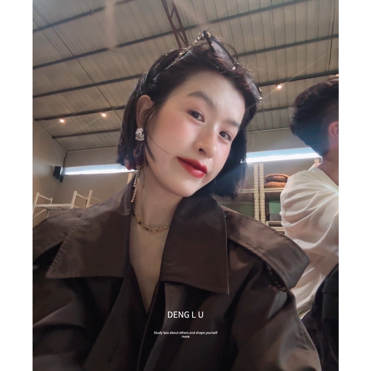 铁合金贝壳耳饰 好久不见 搭配风衣的配饰分享