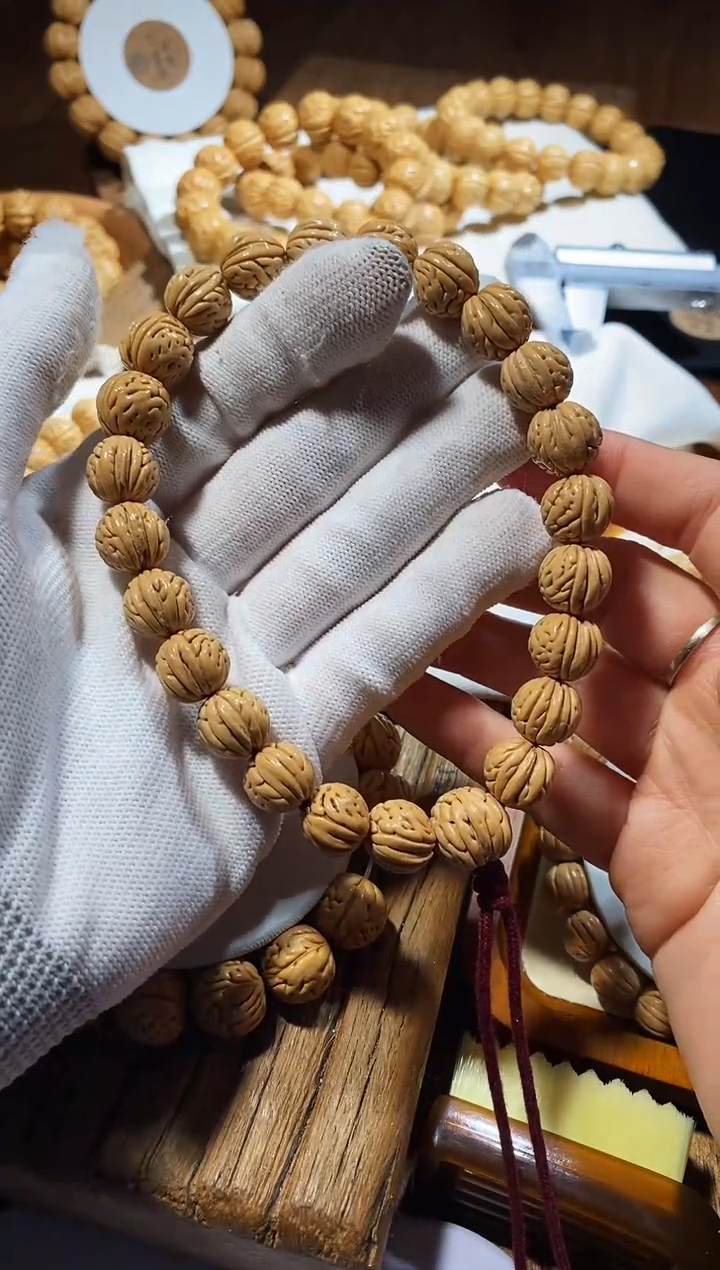 【闪购商品】桃核手串三叉戟