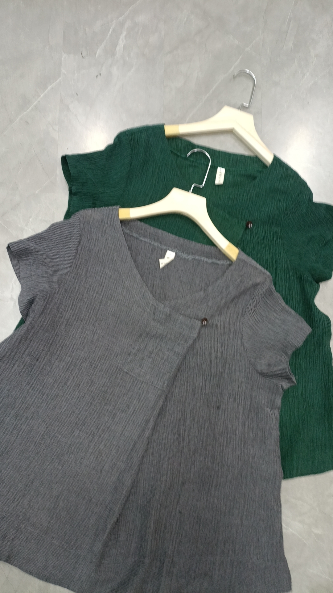 小宽版斜扣个性麻衫