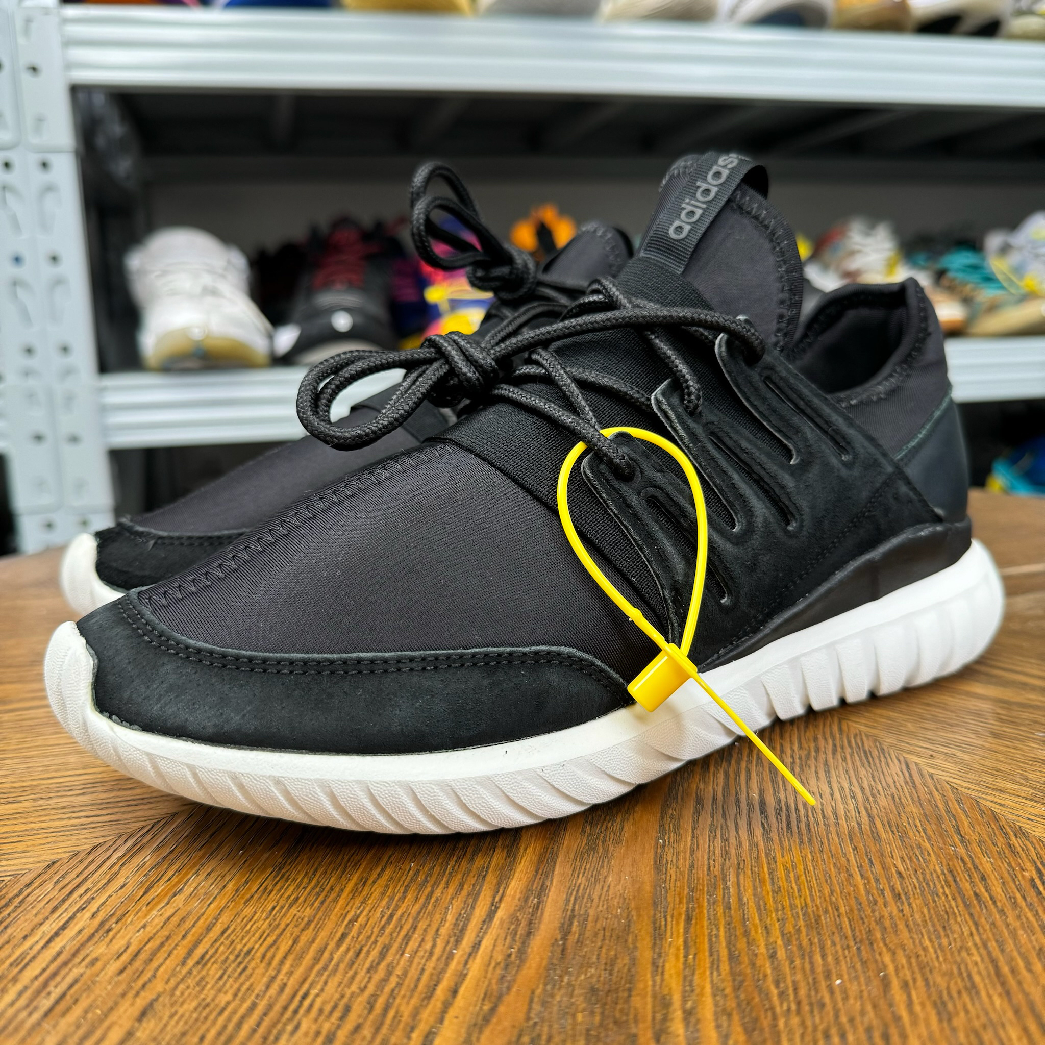 Adidas Tubular 黑白运动休闲鞋/42码/市场价559/99新/无盒/t902