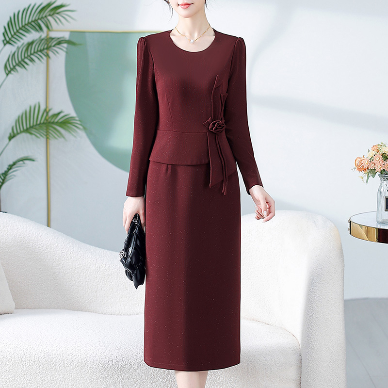 2024秋冬季新款长袖时尚妈妈装时尚洋气显瘦连衣裙优雅修身气质