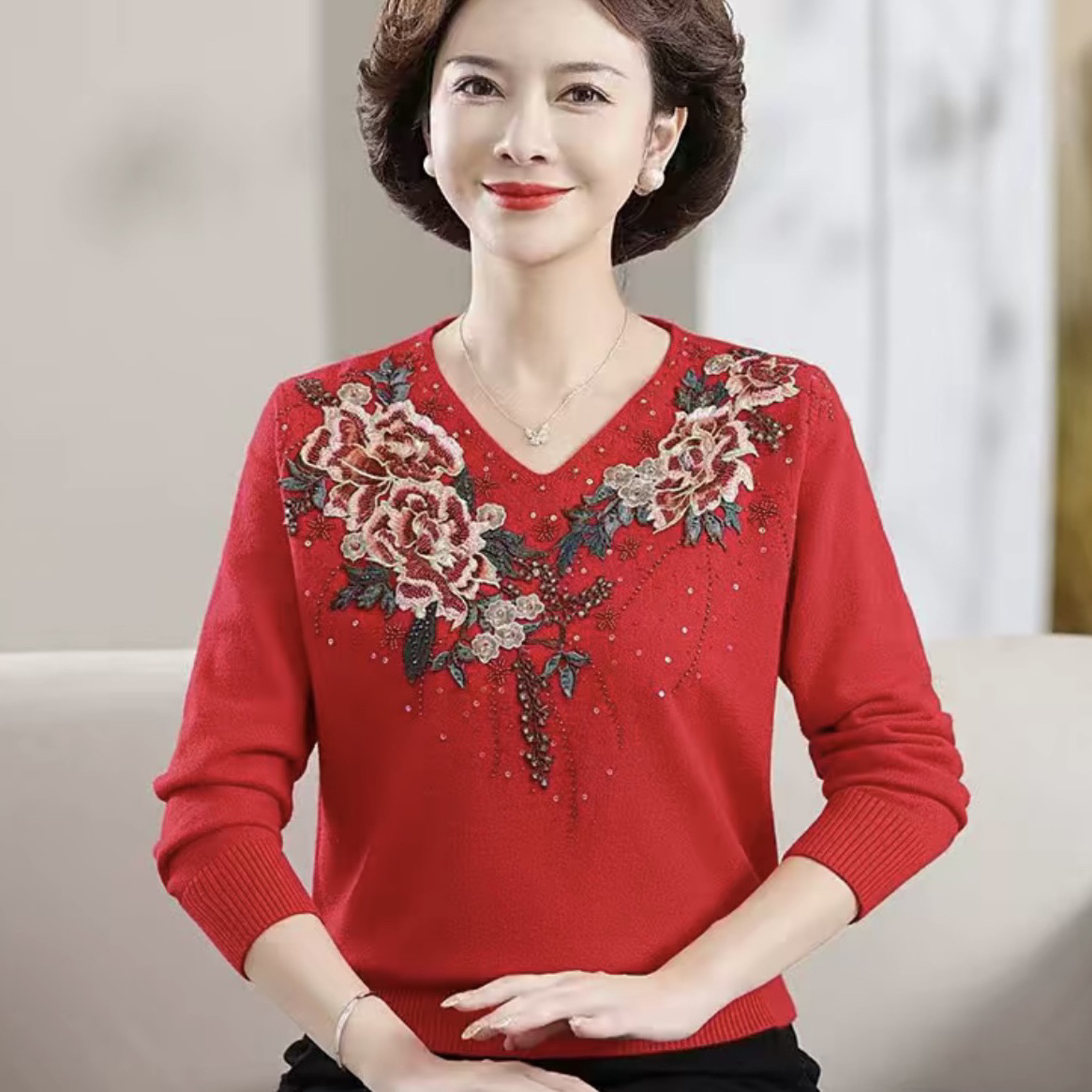 8357款妈妈装冬季新款鸡心领刺绣花针织毛衫