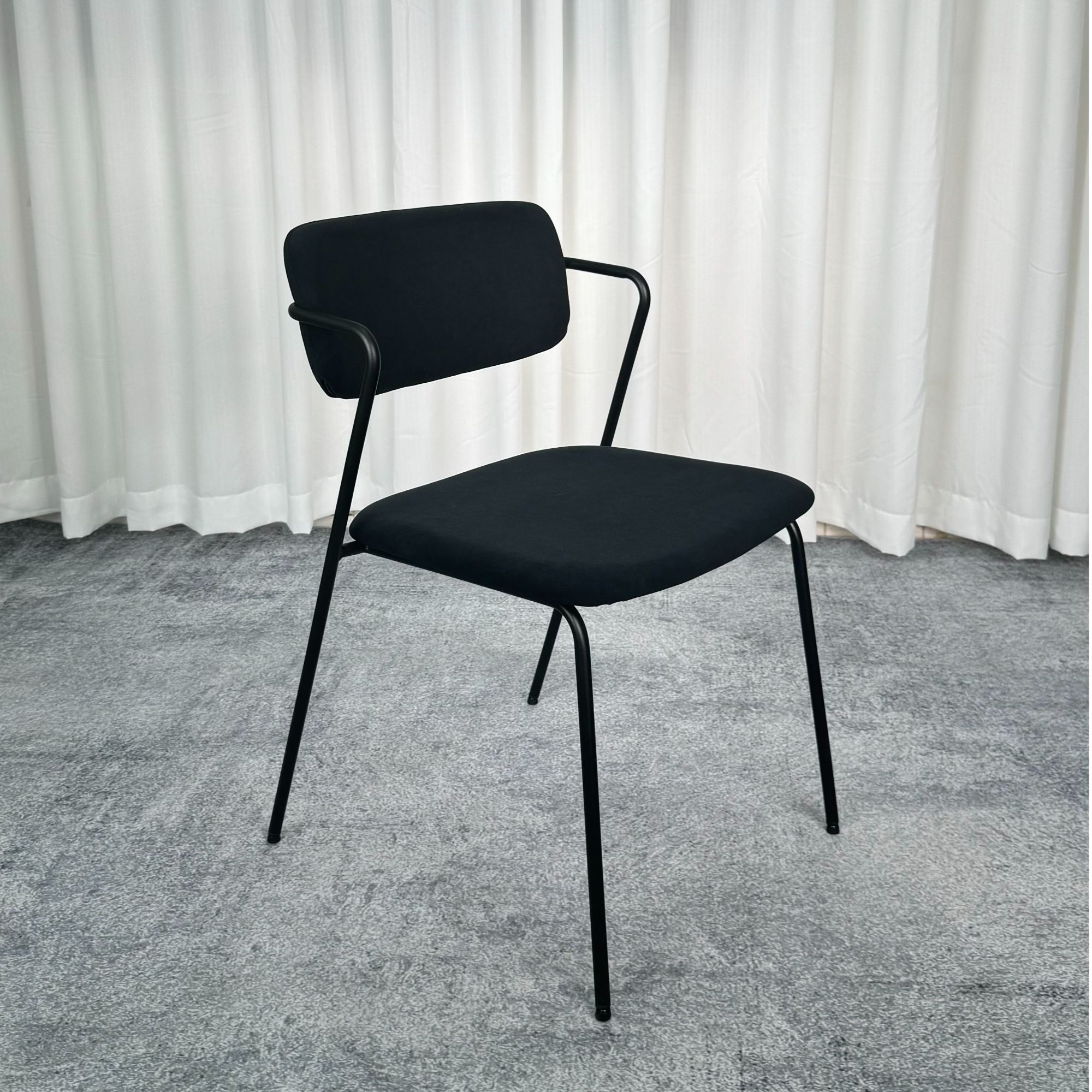 北欧靠背轻奢家用餐椅商业奶茶店设计师创意洽谈椅可叠放铁艺椅子