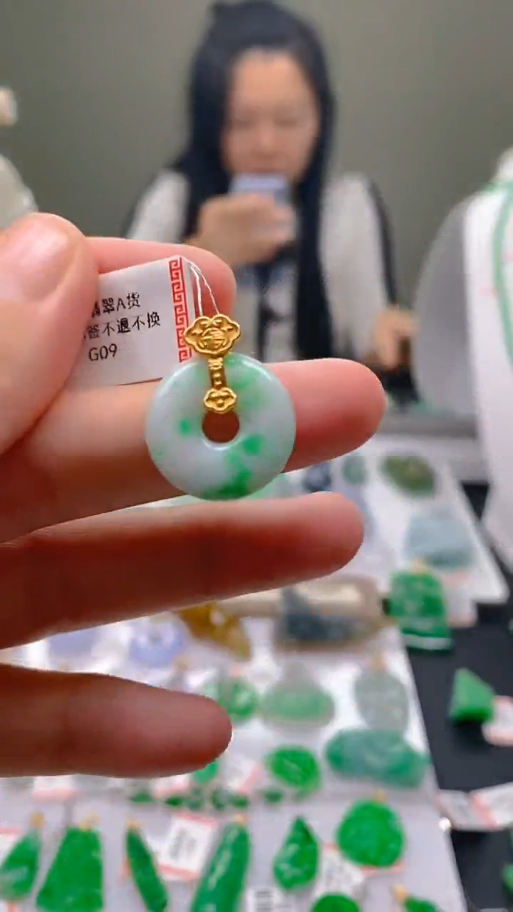 【闪购商品】翡翠颈饰18K金镶嵌天然翡翠a货，一物一证