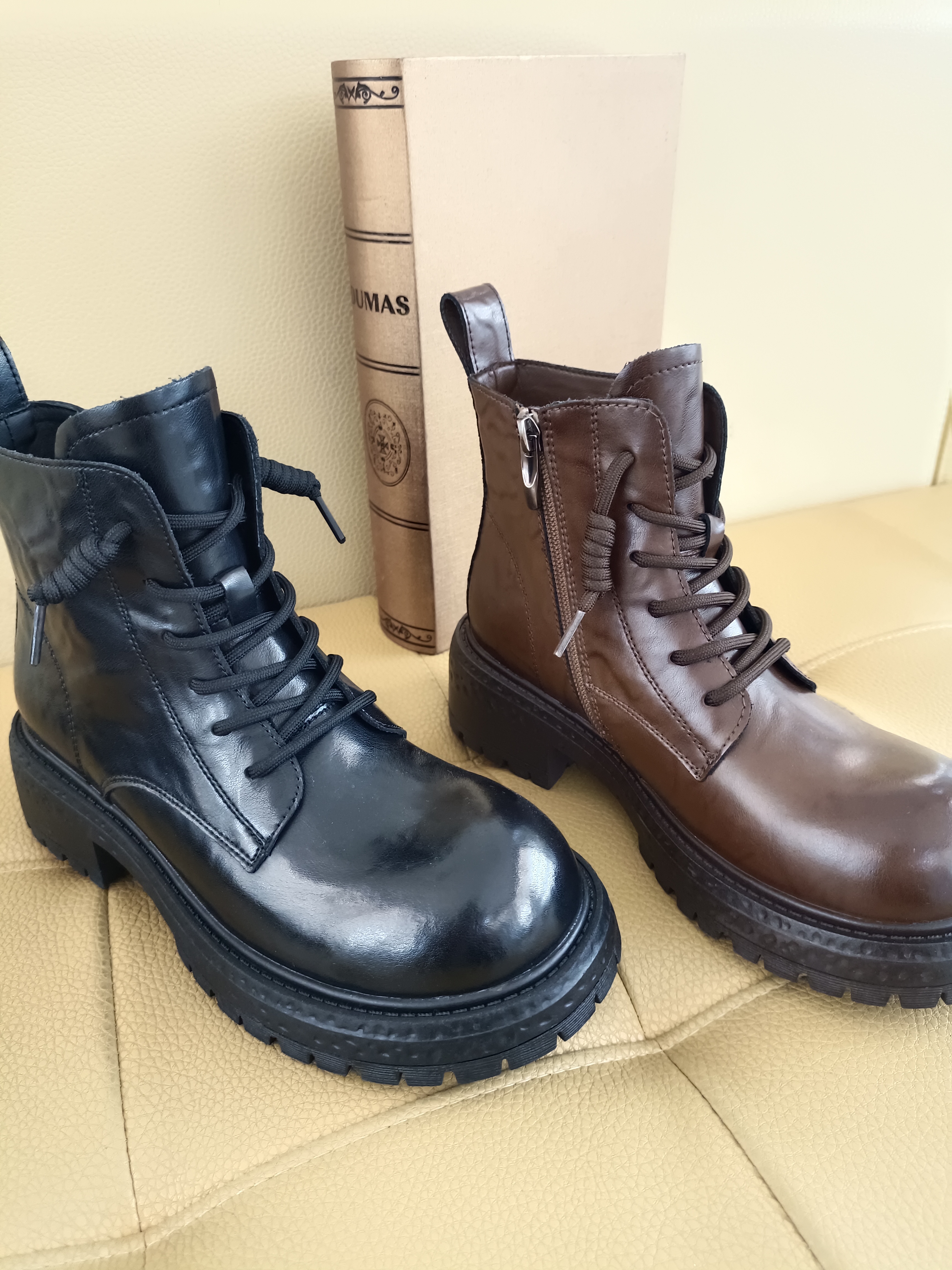 时尚里皮，褶皱圆头侧拉链复古马丁靴，真皮