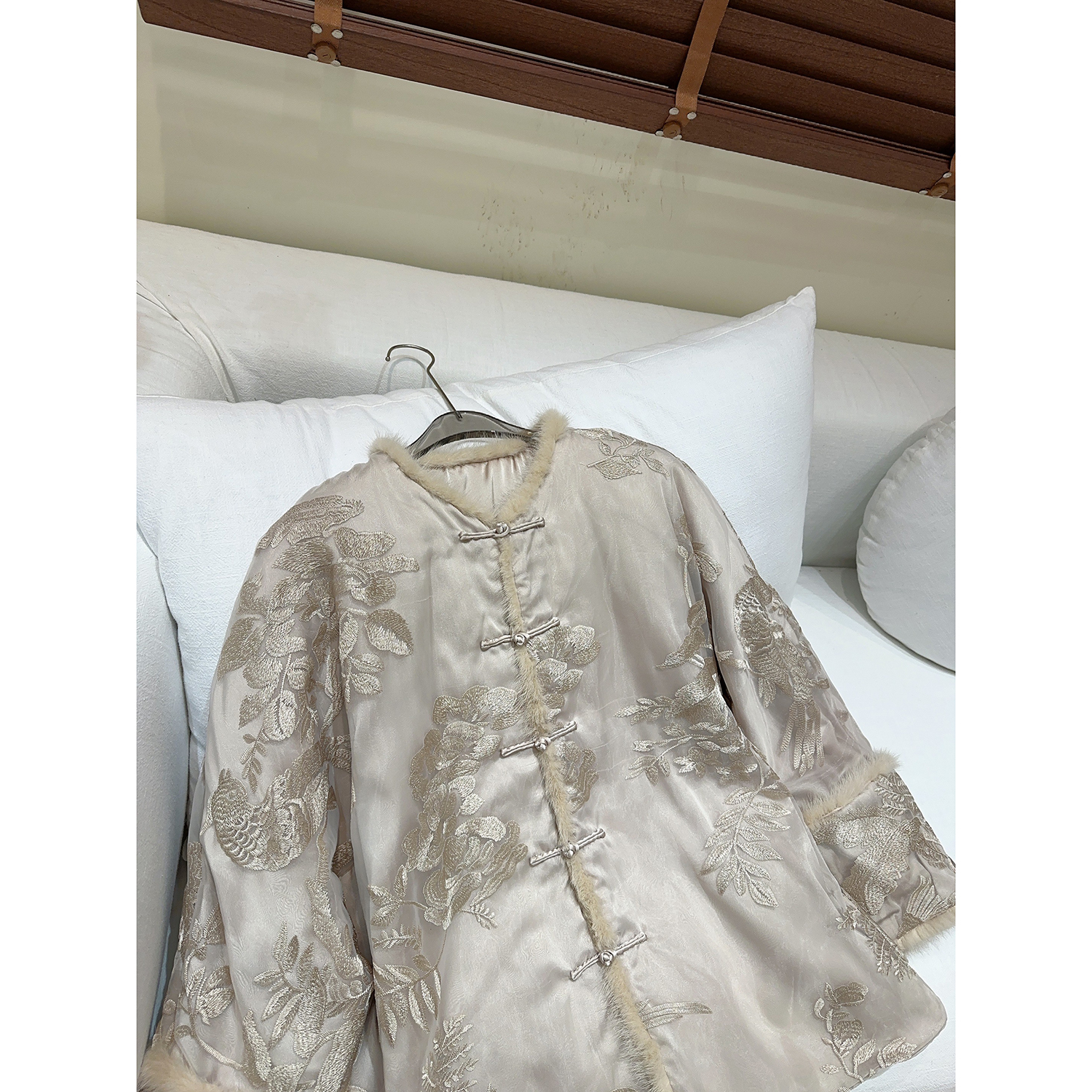 “喜上眉梢”新中式国风欧根纱重工刺绣夹棉棉衣棉服