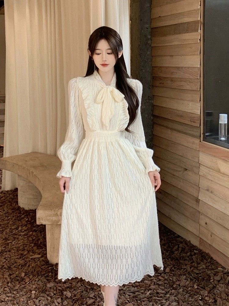 千语栀【清逸出尘】法式收腰显瘦秋冬打底系带米色蝴蝶结长款连衣裙