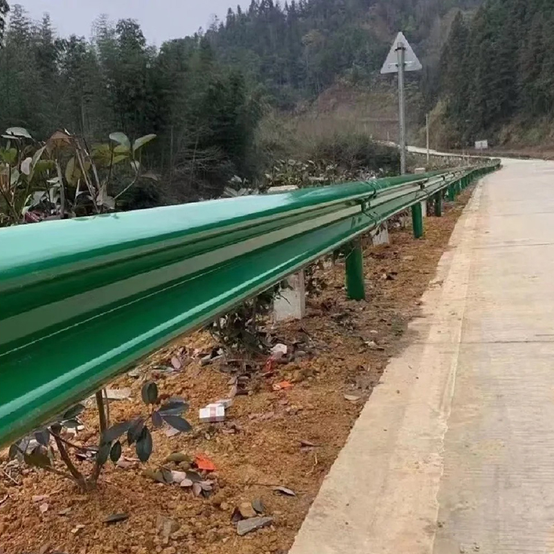 乡村公路波形护栏板国道热镀锌双波护栏安全防撞波型道路栏杆厂家
