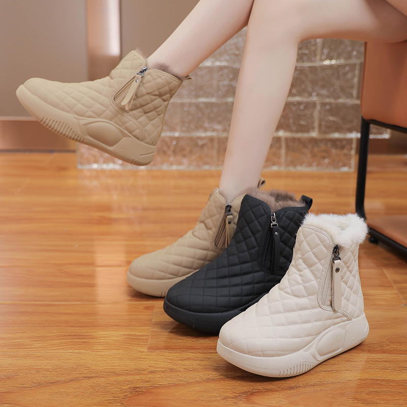 秋冬雪地靴时尚百搭厚底加绒保暖女平底加厚防寒防滑雪地鞋子