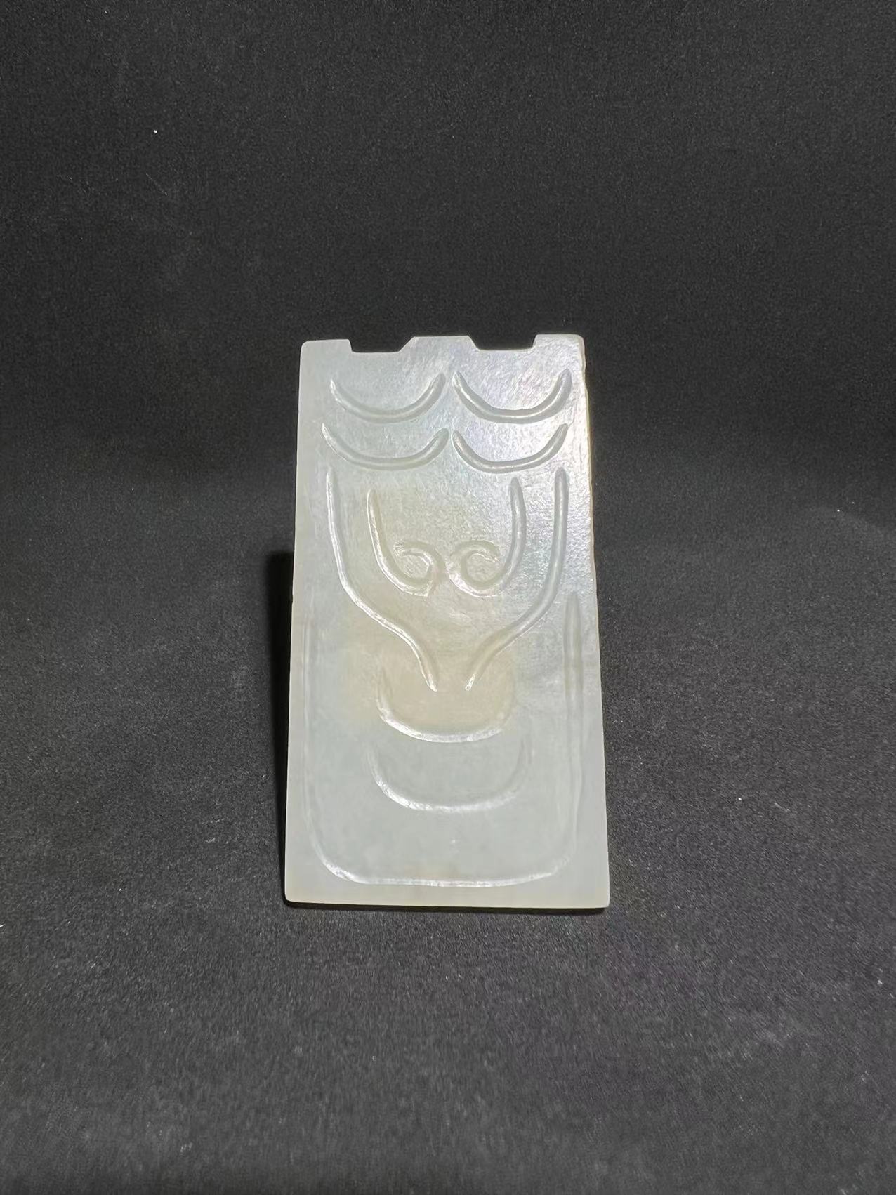 明风格和田玉龙纹玉牌饰