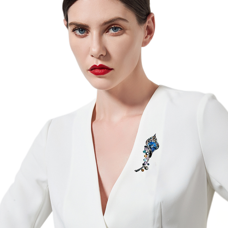 铜合金合成锆石胸针 轻奢重工一生一世的伴侣蓝色马蹄莲胸针XZ913