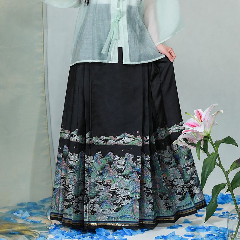 潇湘馆《山河无恙》原创仿妆花织金新中式江山图秋冬一片式马面裙