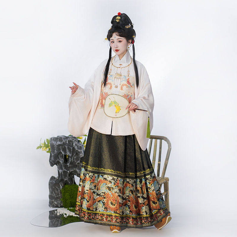 潇湘馆《腾渊》仿妆花织金原创明制汉服一片式新中式秋冬款马面裙