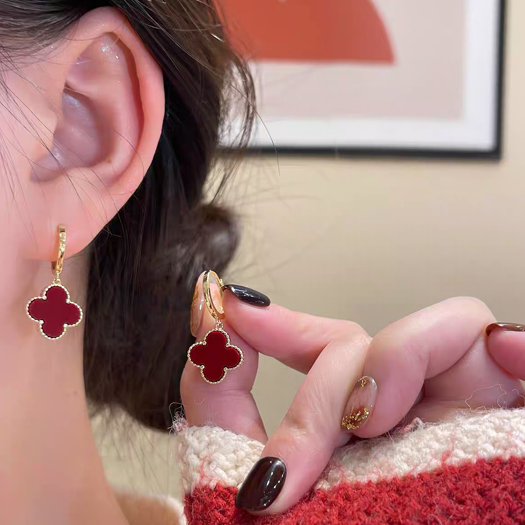 铜合金耳饰 百搭红色四叶花耳扣素款精致简约经典耳环新年红耳饰