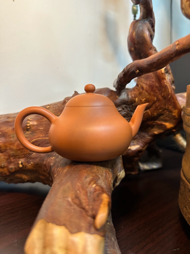 潮州手拉壶 鸡蛋黄泥料 吴培东作品梨壶 容量90cc左右