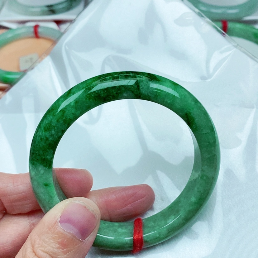 【闪购商品】翡翠手镯未镶嵌凌*