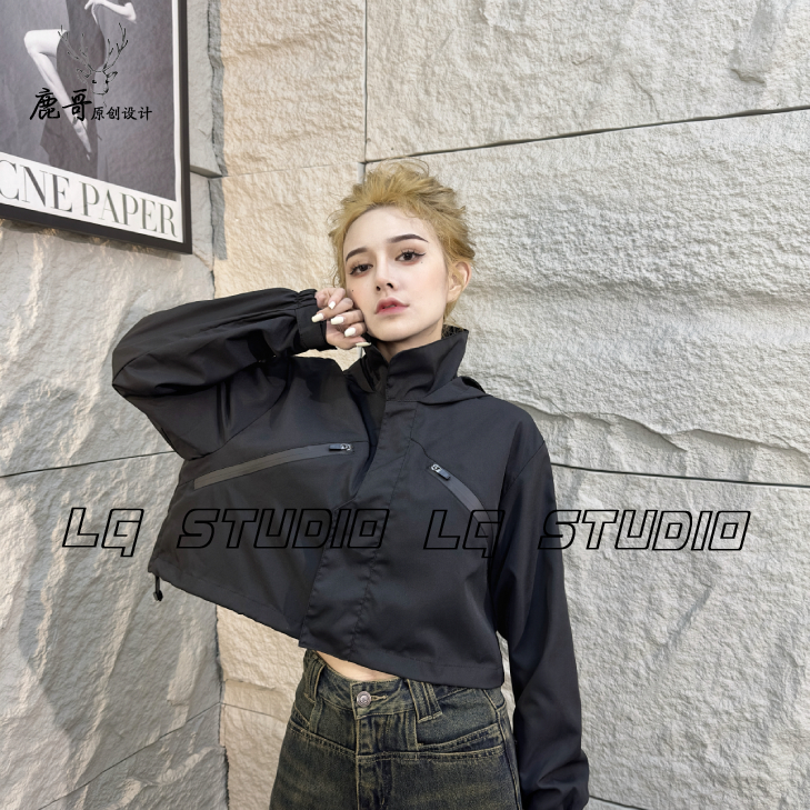 极简风设计/黑色冲锋/春季新款设计感高腰连帽冲锋衣短外套女士