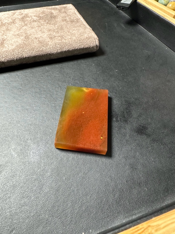 辽阳红花玉牌子吊坠