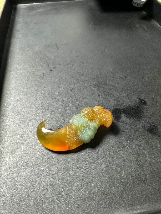 岫玉花玉鹰爪吊坠