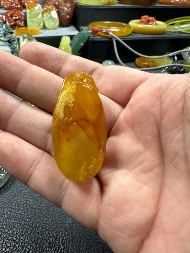 岫玉花玉血管红小牌子