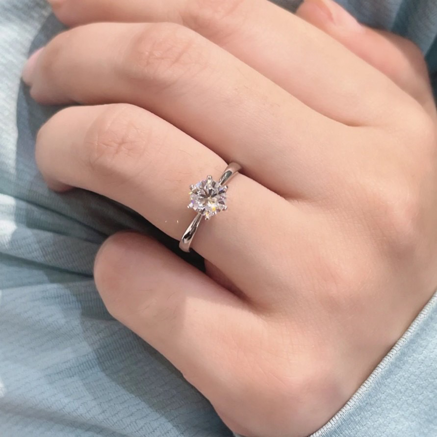 925银莫桑石戒指 经典六爪戒指