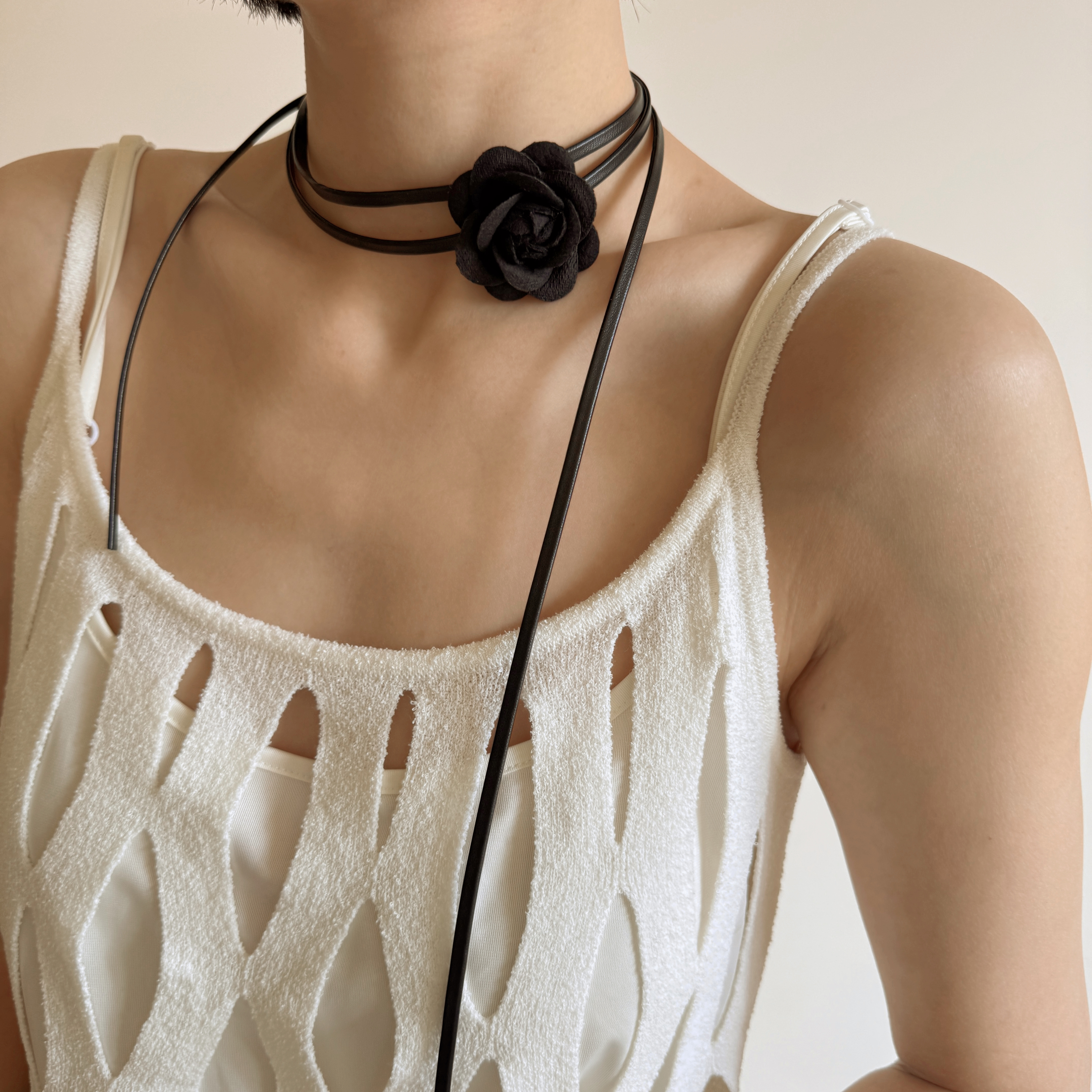 muyang/慕阳 非金属皮质项链 山茶花项链女长款锁骨项链气质白色