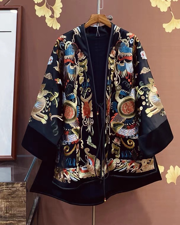 5096三醋酸苗绣重工刺绣民族风满绣加棉开衫棉衣