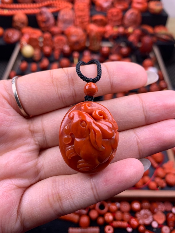 南红川料精工雕刻兔吊坠24mm➕