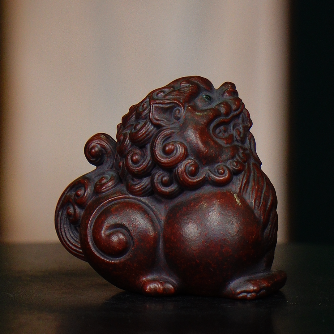 宜兴紫砂 紫 醒狮