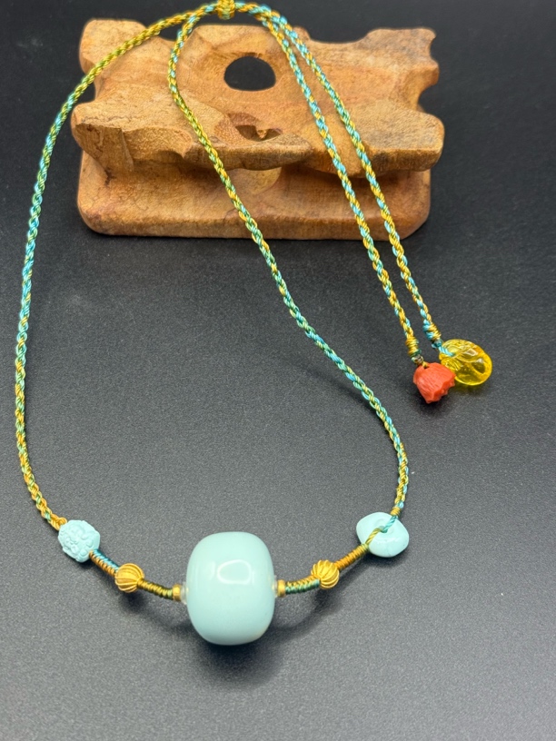 高瓷蓝墩子绿松石锁骨链搭配18K金