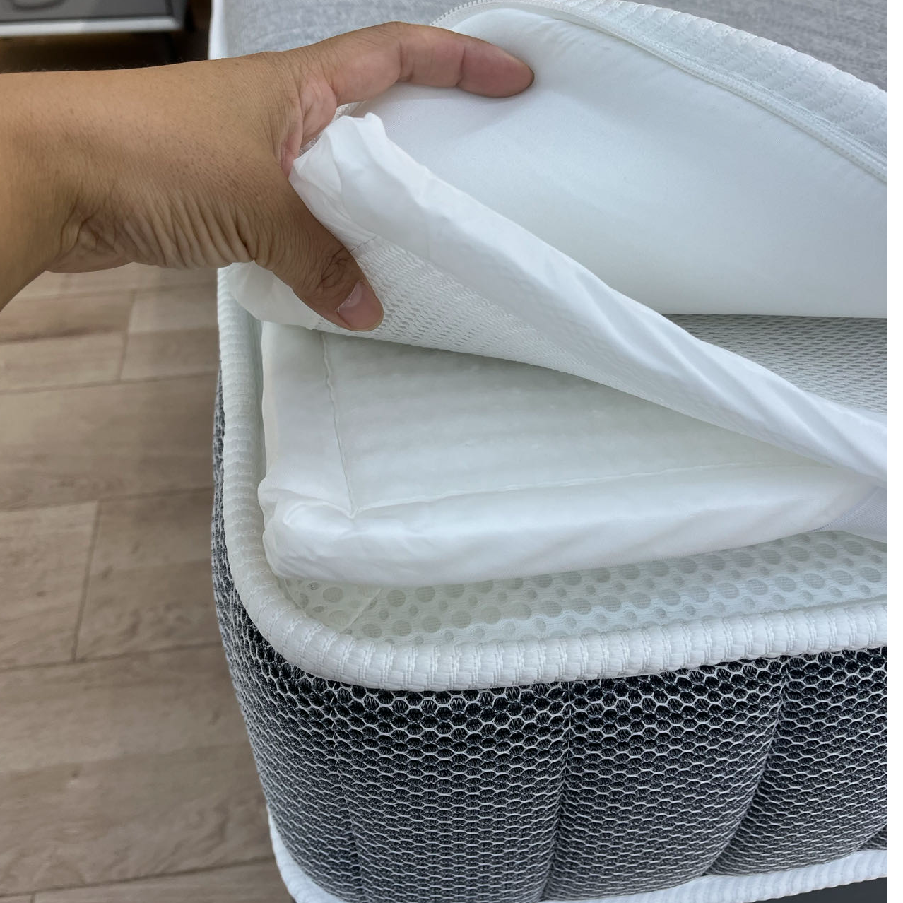 贝卡款床垫（七区独立弹簧垫+回弹棉+3D丝）