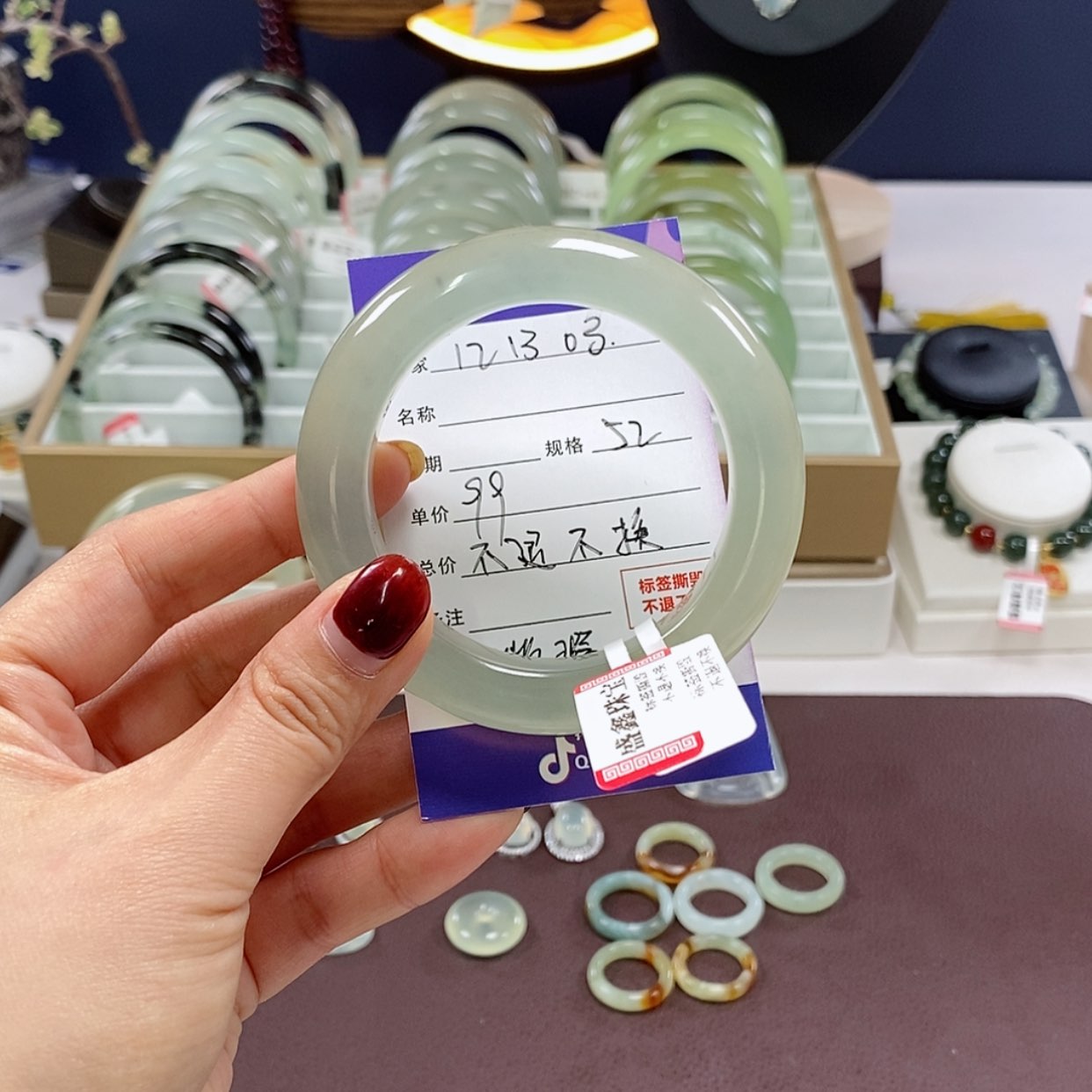 【闪购商品】蛇纹石玉手镯未镶嵌?