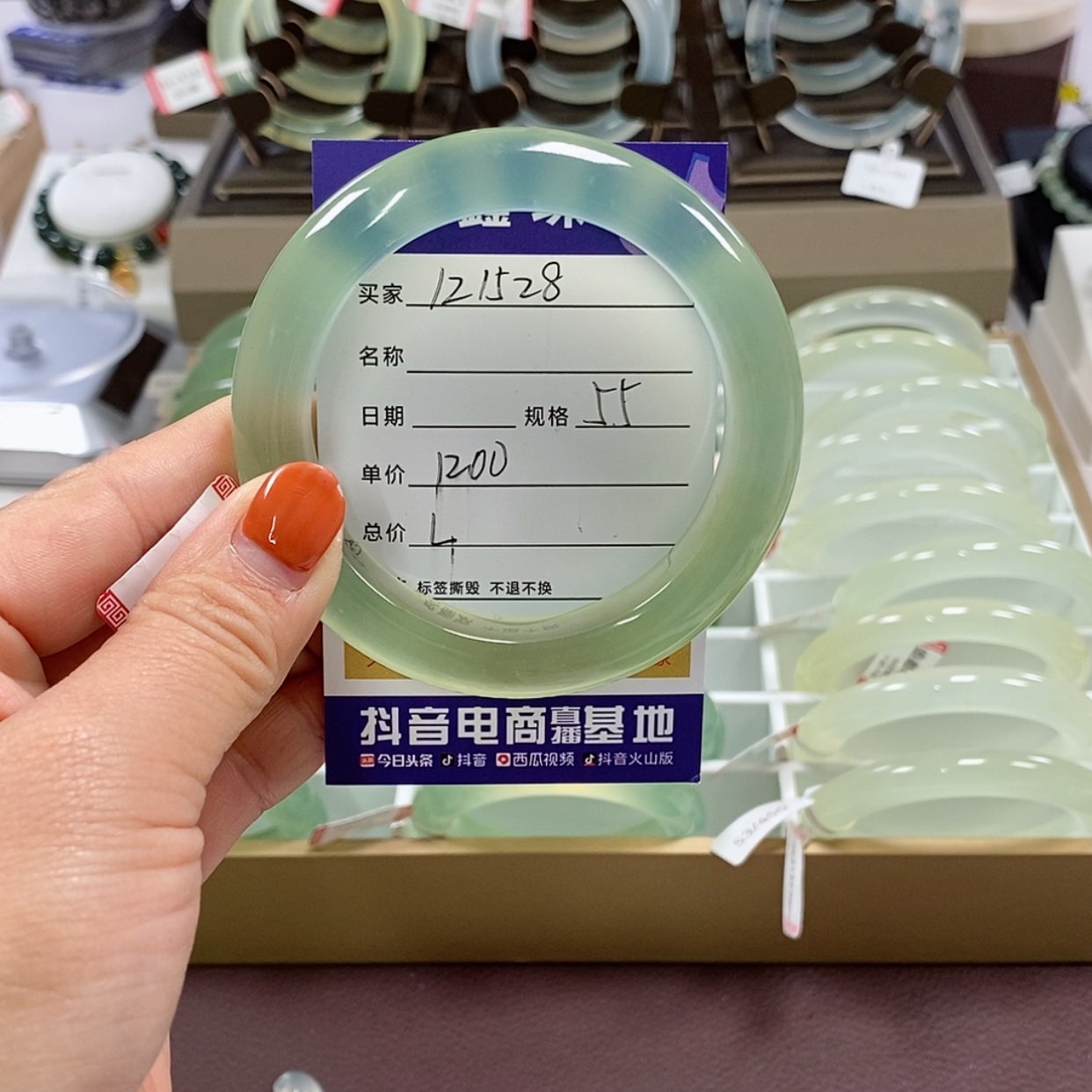 【闪购商品】蛇纹石玉手镯未镶嵌鱼**、